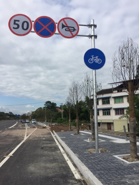 公路道路交通標識牌使用案例